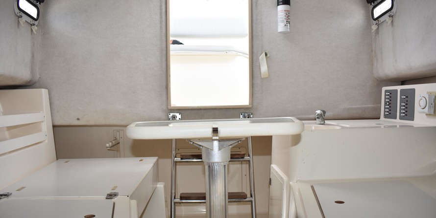 Pursuit 2870 center console