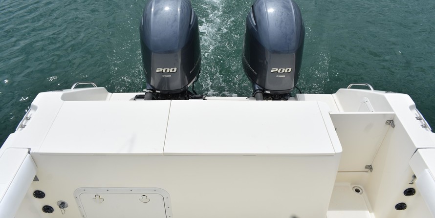 Pursuit 2870 center console
