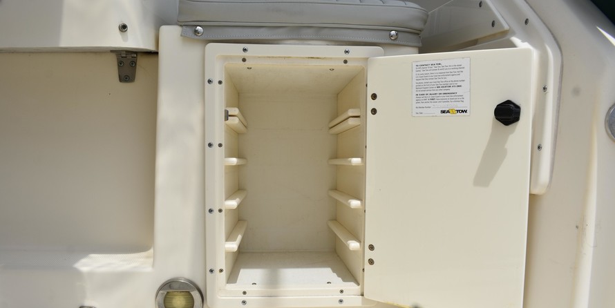 Pursuit 2870 center console