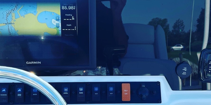 Sea Ray hunt ultra 211