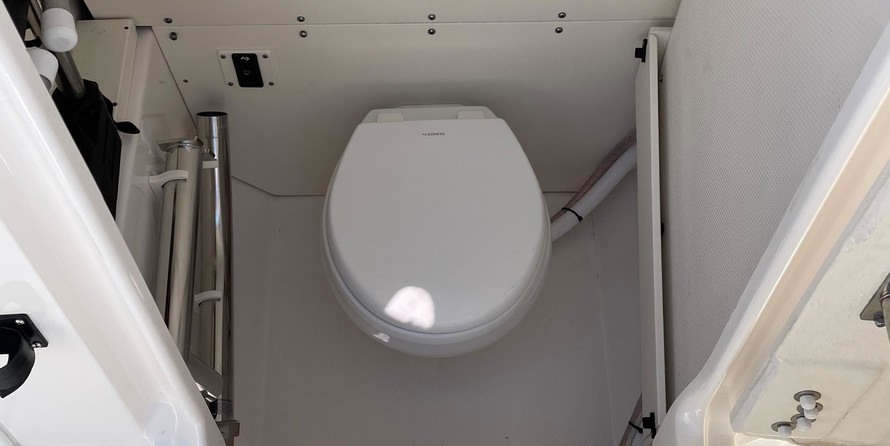 Robalo centre console r272