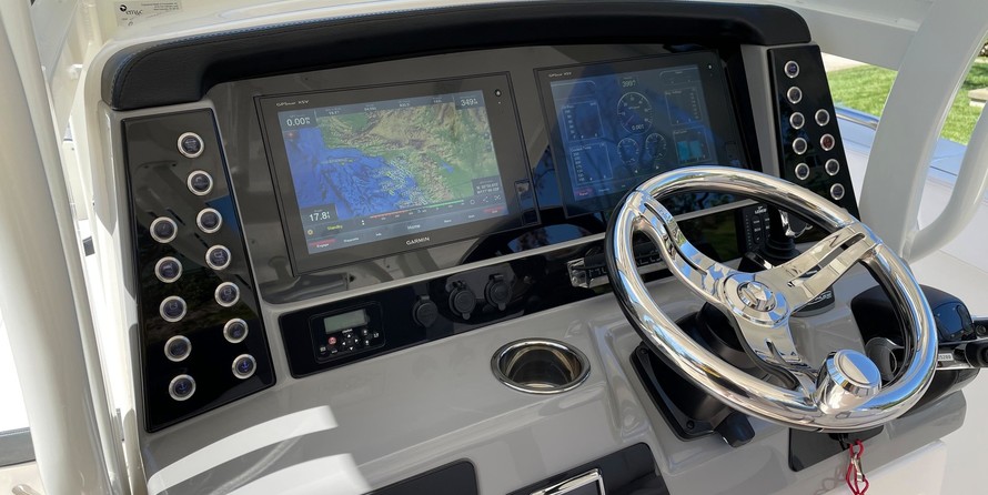 Robalo centre console r272