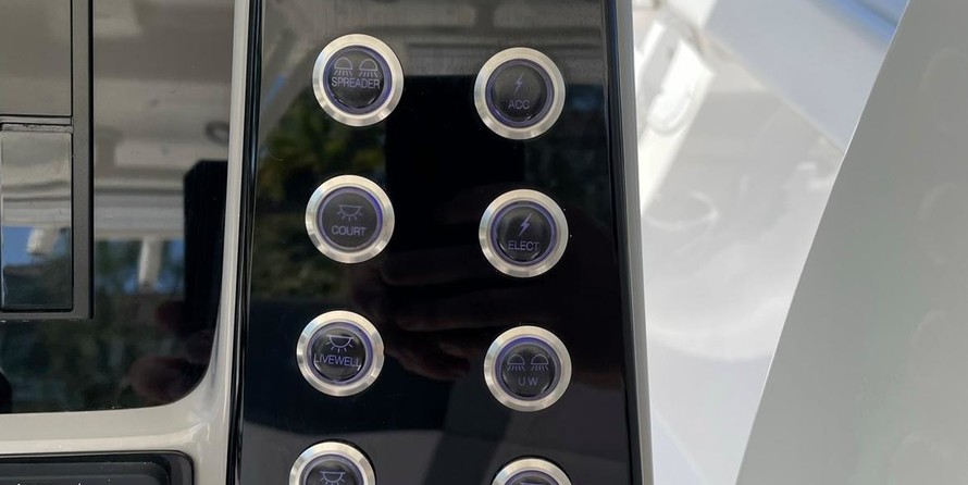 Robalo centre console r272