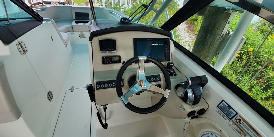 Boston Whaler 270 Vantage