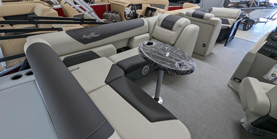 Sunchaser Boats Geneva Cruise 22 LR DH