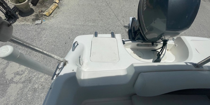 Hurricane 187 sun deck