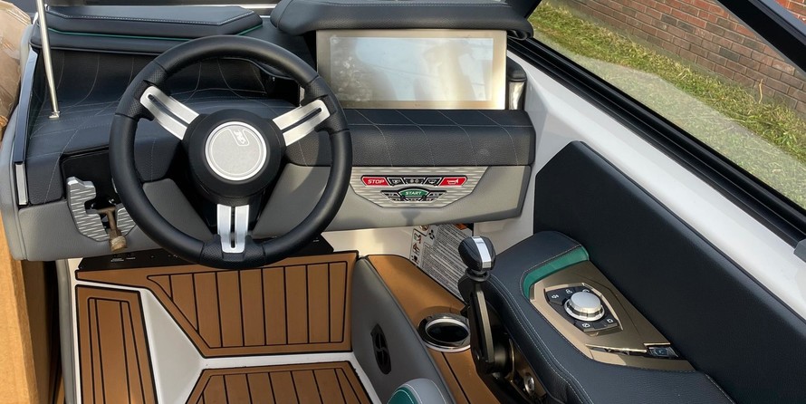 Super Air Nautique G23