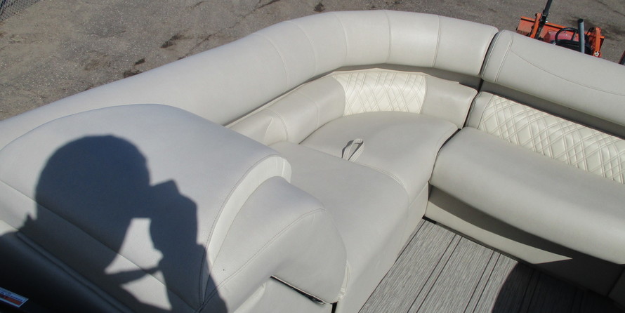 Premier Pontoons Grand Entertainer