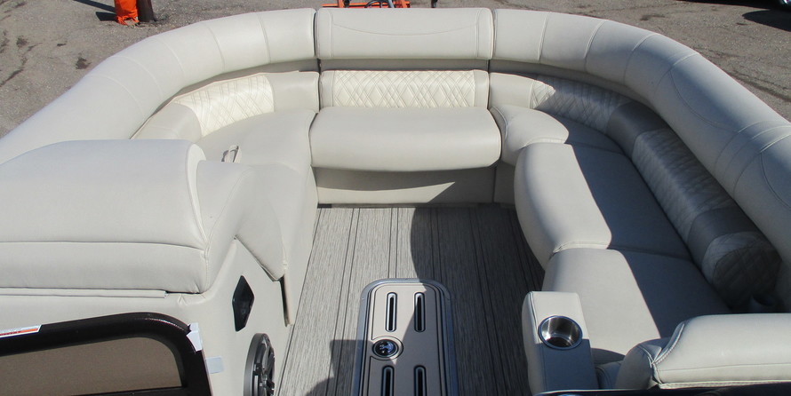 Premier Pontoons Grand Entertainer
