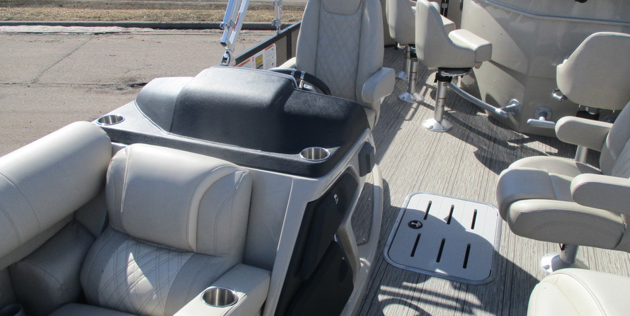Premier Pontoons Grand Entertainer