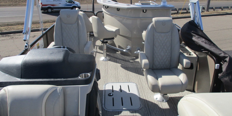 Premier Pontoons Grand Entertainer