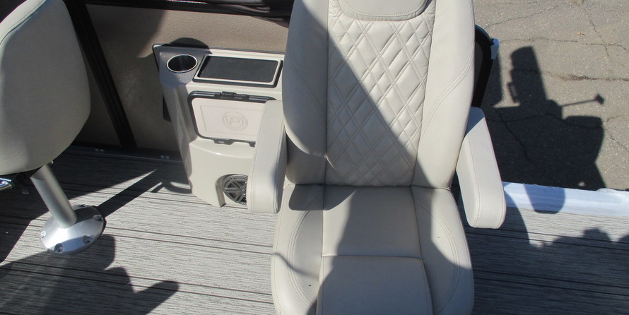 Premier Pontoons Grand Entertainer