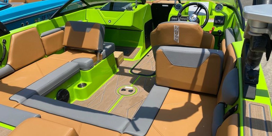 Bayliner Heyday WT-Surf