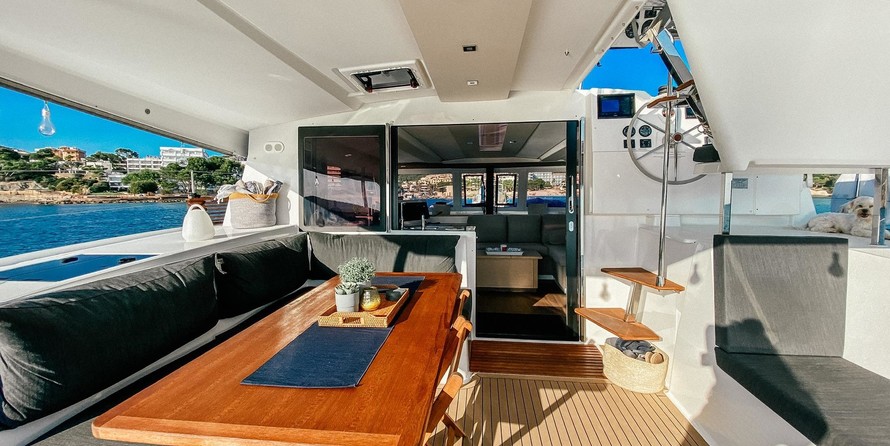 Fountaine Pajot Lucia 40