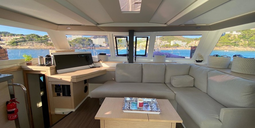 Fountaine Pajot Lucia 40