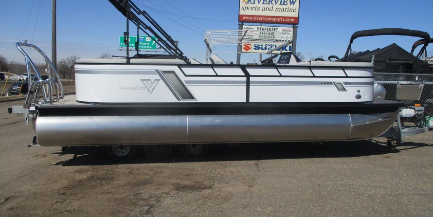 Viaggio Lago 22U Quad Lounger Tripletoon With A Suzuki 150HP Motor