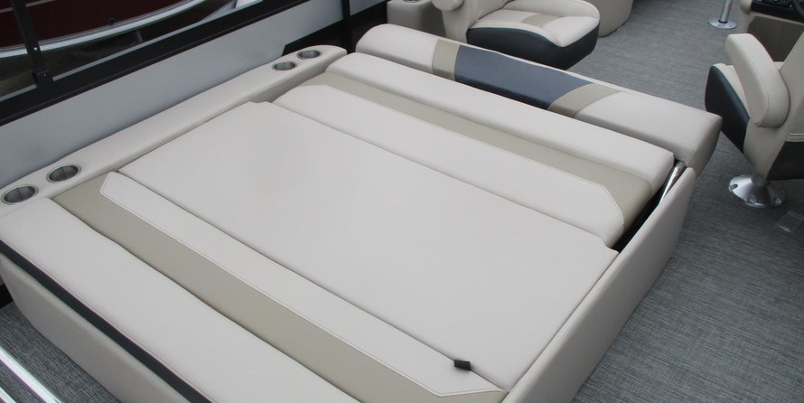 Viaggio Diamante D21S Sportoon Pontoon With A 150HP Honda Motor
