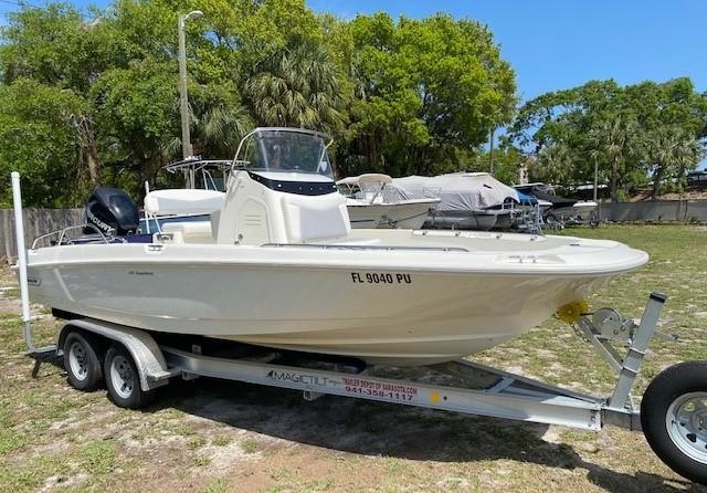Boston Whaler 210 Dauntless