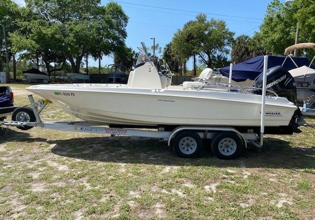 Boston Whaler 210 Dauntless