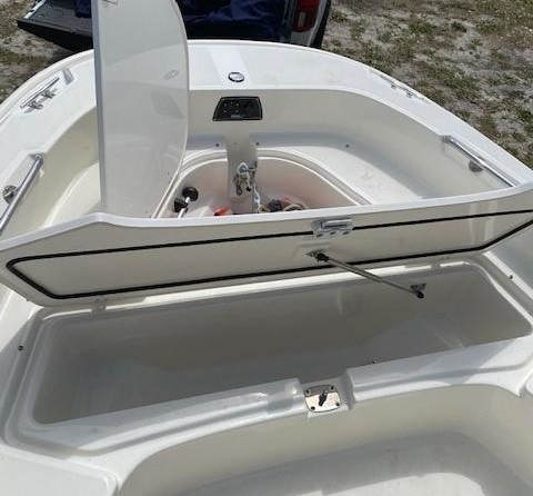 Boston Whaler 210 Dauntless