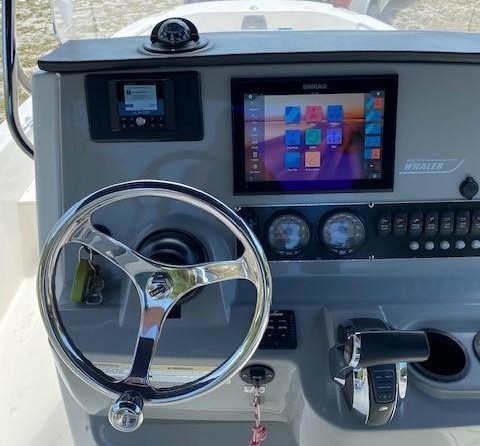 Boston Whaler 210 Dauntless