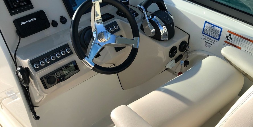 Boston Whaler 270 Vantage