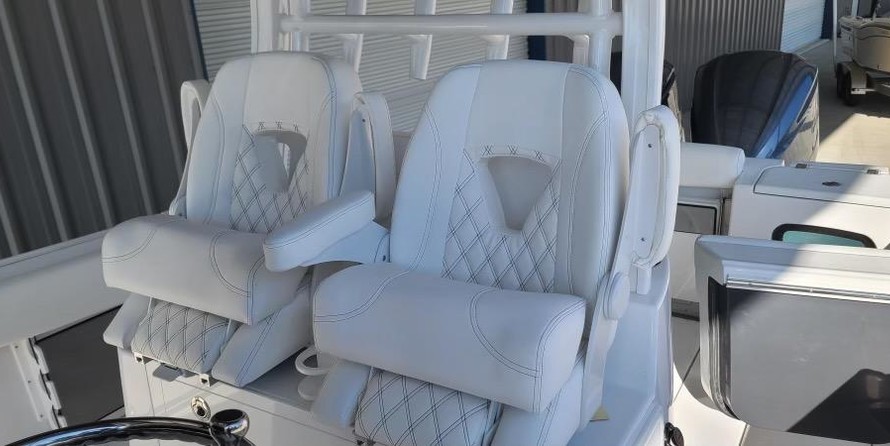 Sportsman Open 302 Center Console