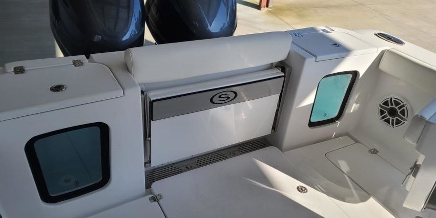 Sportsman Open 302 Center Console