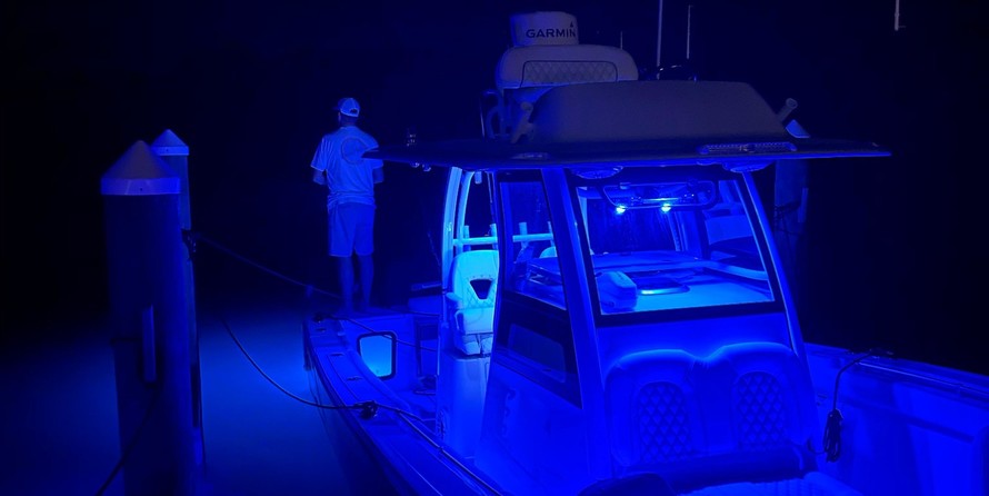 Sportsman Open 302 Center Console