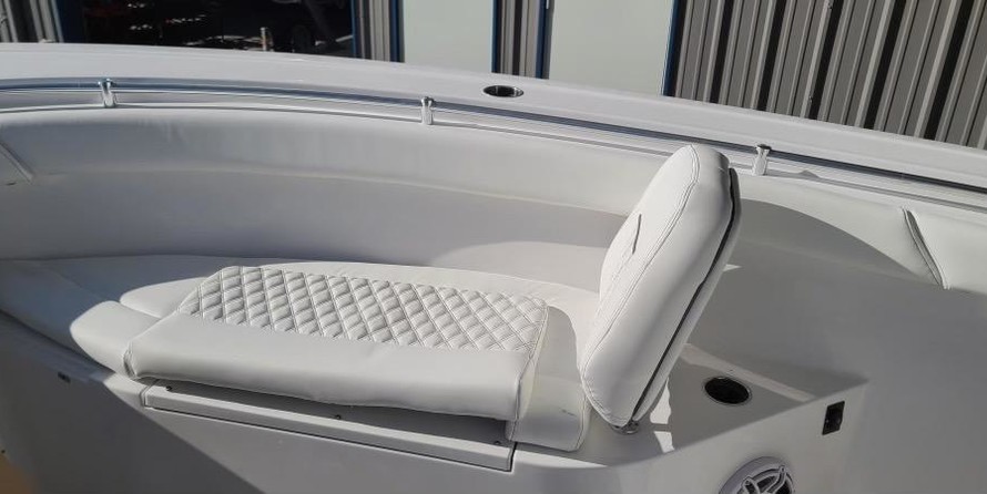 Sportsman Open 302 Center Console