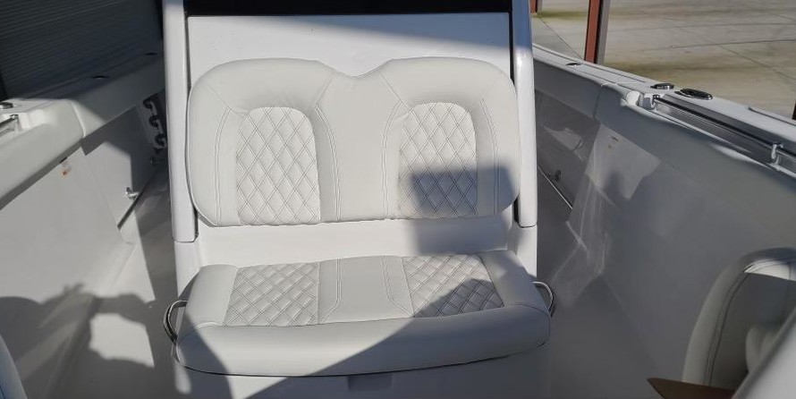 Sportsman Open 302 Center Console