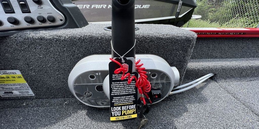 Lund Boats 1650 Rebel XS SS