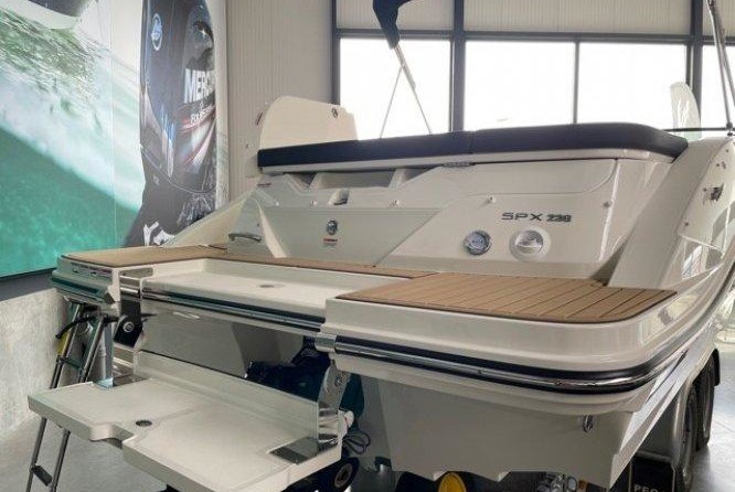 Sea Ray SPX 230