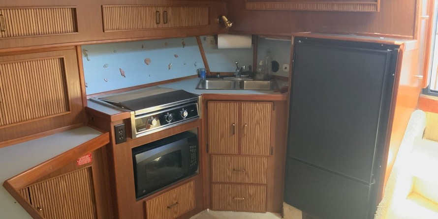 Sea ray 390 express cruiser