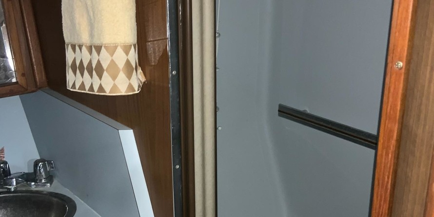 Sea ray 390 express cruiser