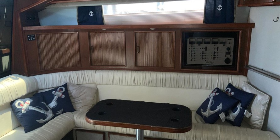 Sea ray 390 express cruiser