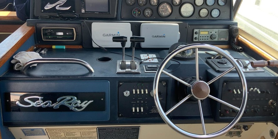 Sea ray 390 express cruiser