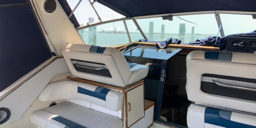 Sea ray 390 express cruiser