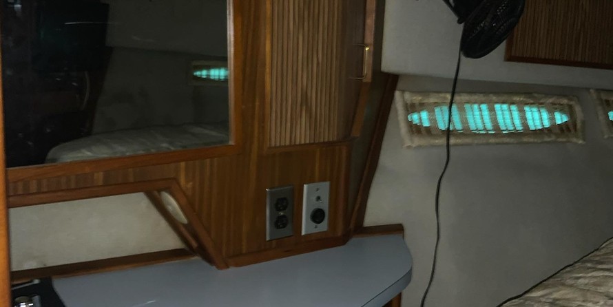 Sea ray 390 express cruiser