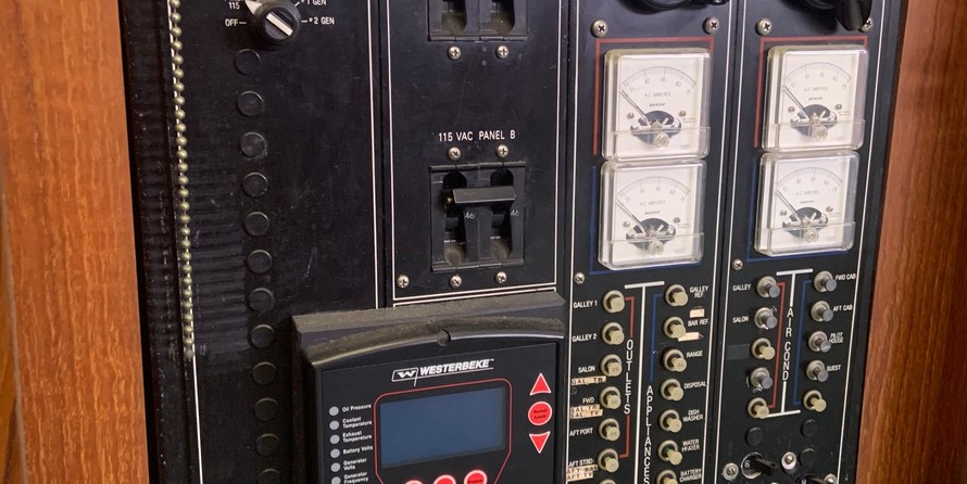 Chris-Craft Commander 44