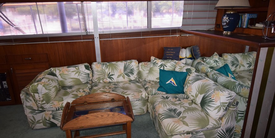 Chris-Craft Commander 44