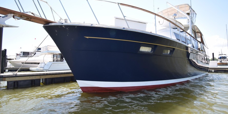 Chris-Craft Commander 44