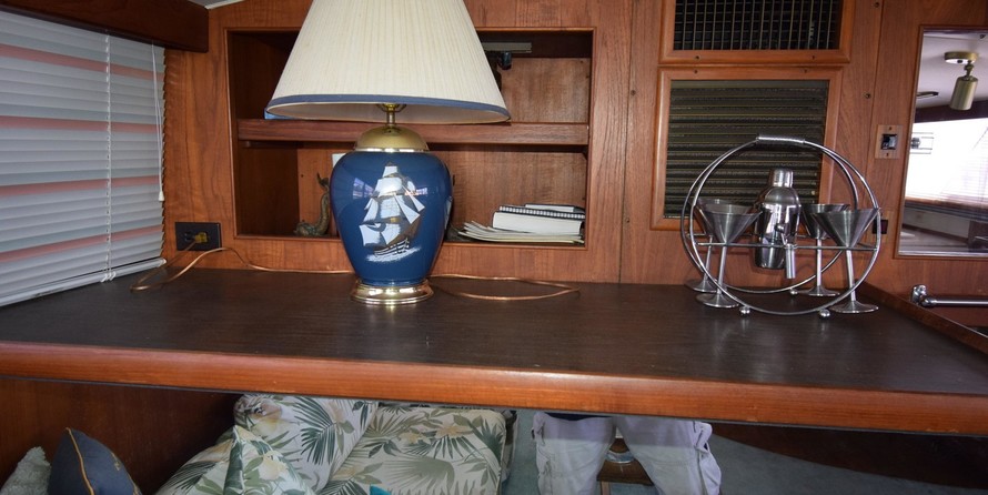 Chris-Craft Commander 44