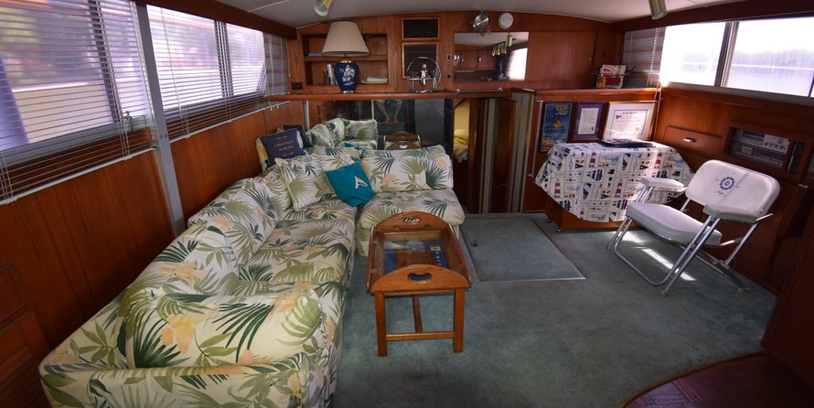 Chris-Craft Commander 44