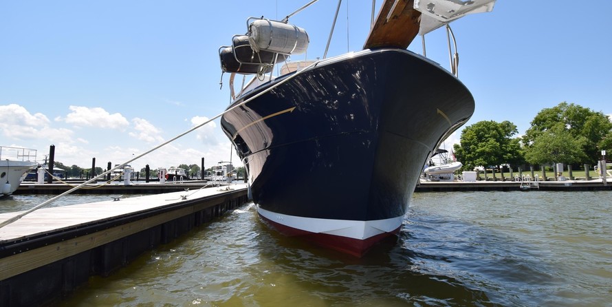 Chris-Craft Commander 44