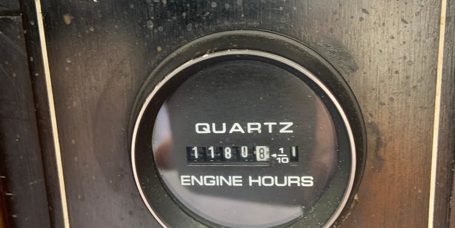 Chris-Craft Commander 44