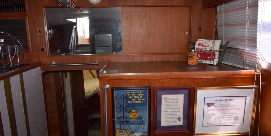 Chris-Craft Commander 44