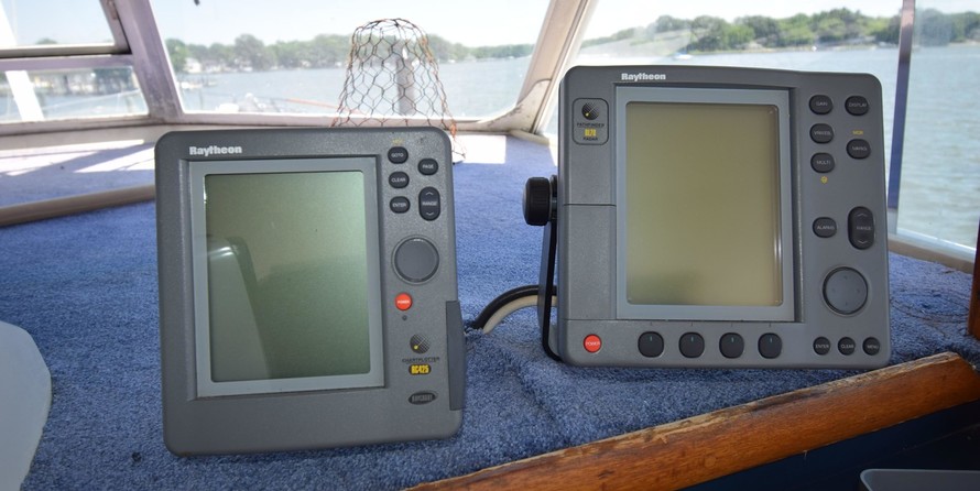 Chris-Craft Commander 44