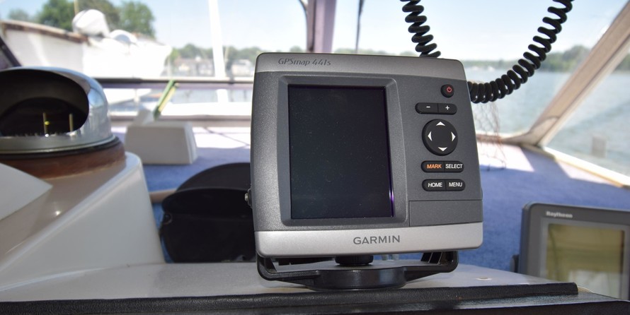 Chris-Craft Commander 44