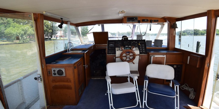 Chris-Craft Commander 44